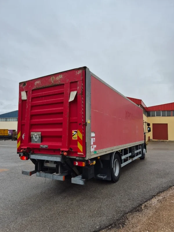 Camión Renault D18 2015 - Imagen 2